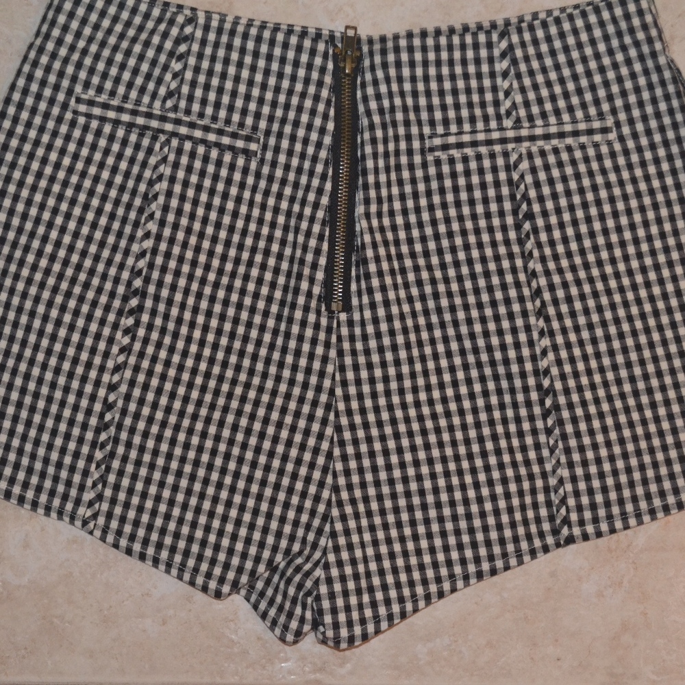Wild Honey Size Medium Checkered Shorts